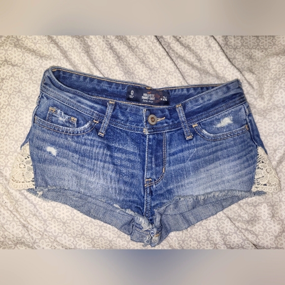 Womens Low Rise Hollister Short Shorts with floral lace side detailing - Picture 1 of 5